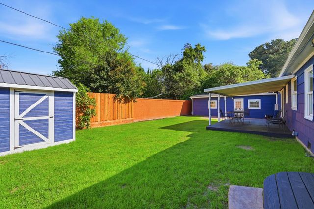 2020 Lake Dr, Stockton, CA 95204