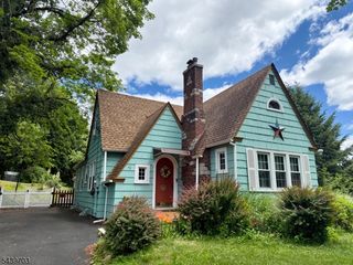 72 Hillcrest Rd, Watchung Boro, NJ 07069