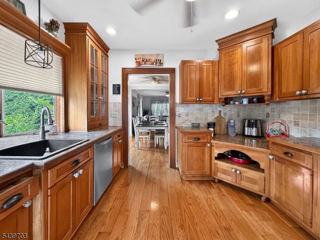 72 Hillcrest Rd, Watchung Boro, NJ 07069 — photo 2