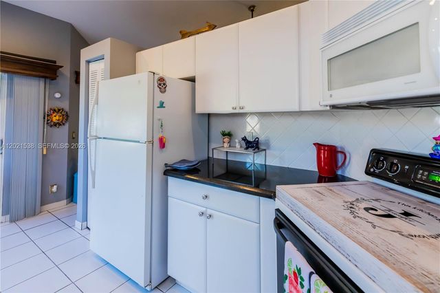 1327 Seagrape Cir, Weston, FL 33326
