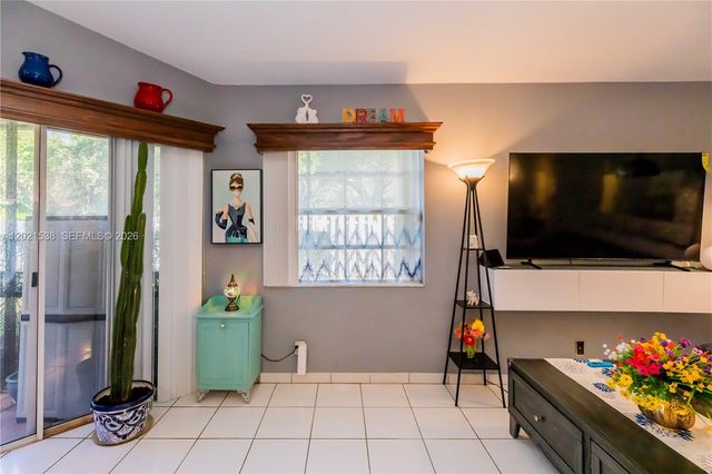 1327 Seagrape Cir, Weston, FL 33326