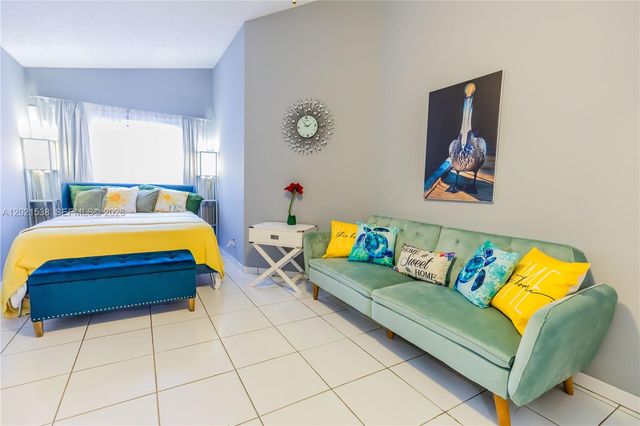 1327 Seagrape Cir, Weston, FL 33326