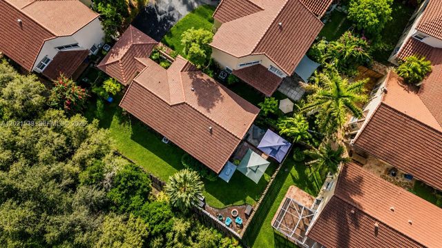 1327 Seagrape Cir, Weston, FL 33326
