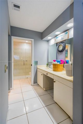 1327 Seagrape Cir, Weston, FL 33326