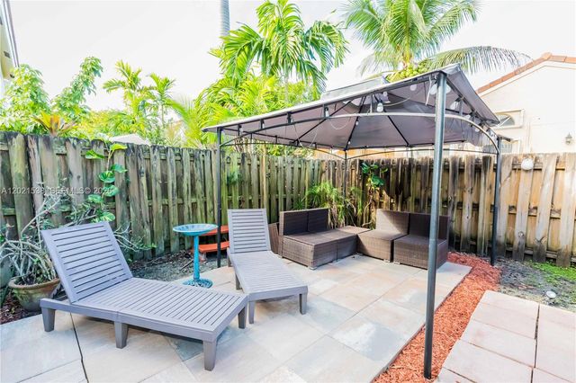 1327 Seagrape Cir, Weston, FL 33326