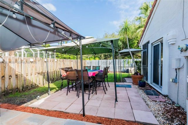1327 Seagrape Cir, Weston, FL 33326
