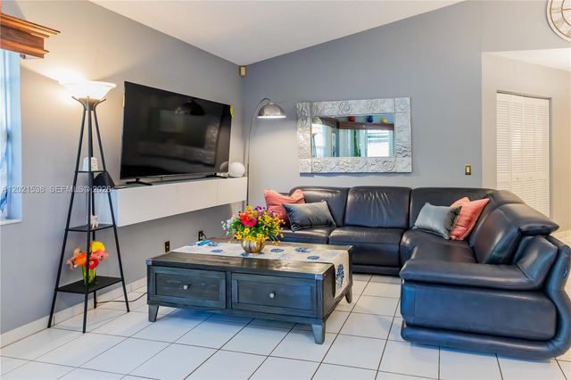 1327 Seagrape Cir, Weston, FL 33326