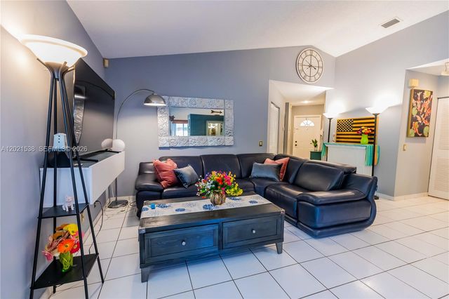 1327 Seagrape Cir, Weston, FL 33326