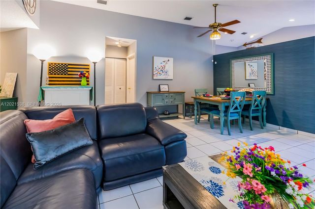 1327 Seagrape Cir, Weston, FL 33326