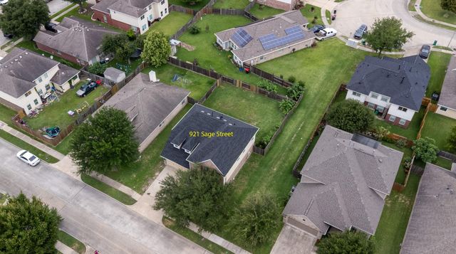 921 Sage Street, Baytown, TX 77521