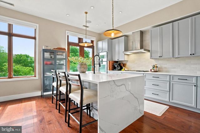 308 N 2ND ST, Philadelphia, PA 19106