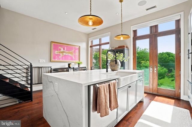 308 N 2ND ST, Philadelphia, PA 19106