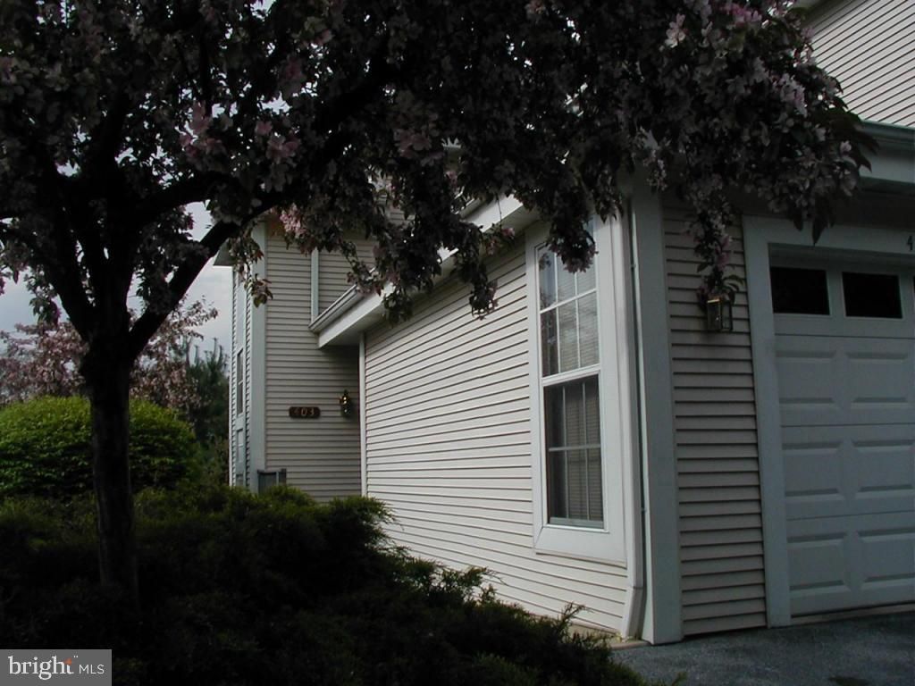 403 COUNTRY PLACE DR, Lancaster, PA 17601