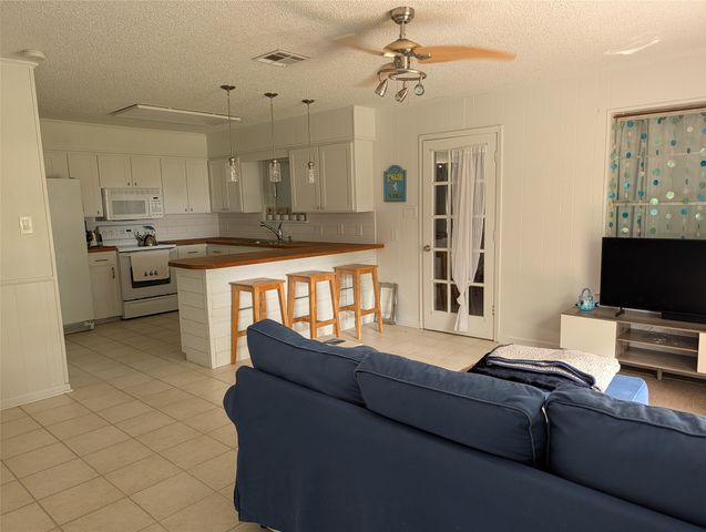 155 Lake Drive, Enchanted Oaks, TX 75156