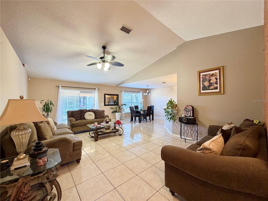 Image 5 of property listing at 530 FINCH LANE, Kissimmee, FL 34759