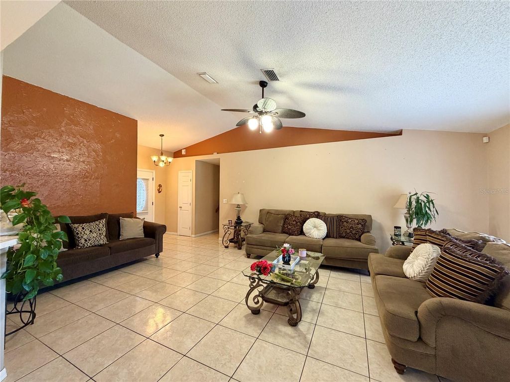 Image 7 of property listing at 530 FINCH LANE, Kissimmee, FL 34759