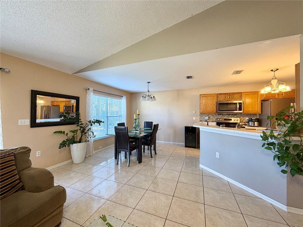Image 8 of property listing at 530 FINCH LANE, Kissimmee, FL 34759