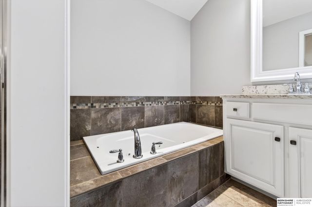 8524 Kilpatrick Parkway, Bennington, NE 68007