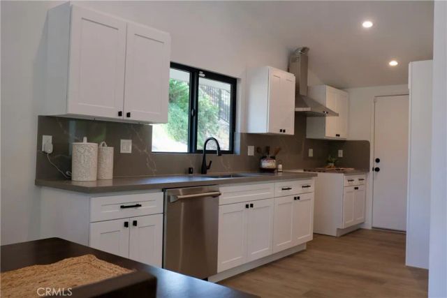 5703 Mcdonie, Woodland Hills, CA 91367