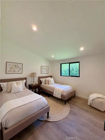 5703 Mcdonie, Woodland Hills, CA 91367