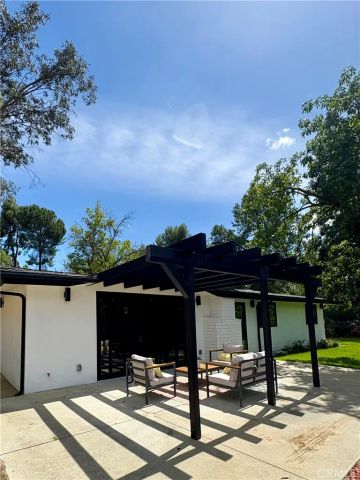 5703 Mcdonie, Woodland Hills, CA 91367