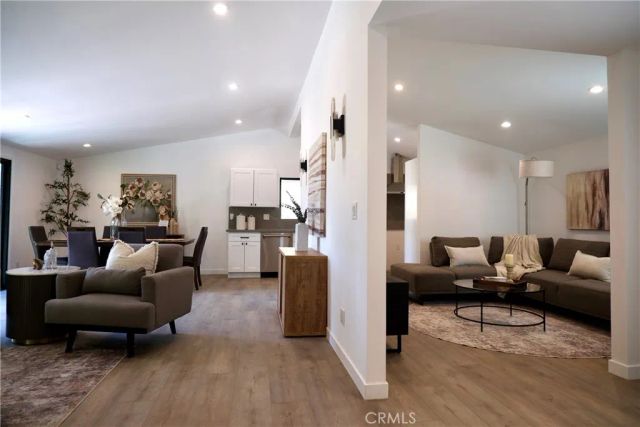 5703 Mcdonie, Woodland Hills, CA 91367