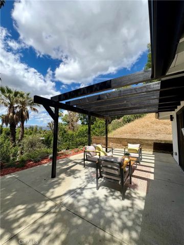 5703 Mcdonie, Woodland Hills, CA 91367