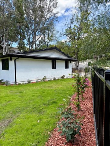 5703 Mcdonie, Woodland Hills, CA 91367