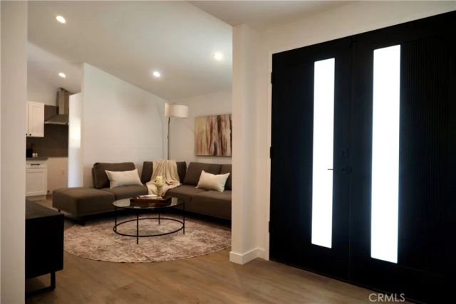 5703 Mcdonie, Woodland Hills, CA 91367