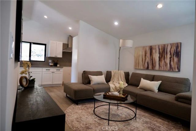 5703 Mcdonie, Woodland Hills, CA 91367