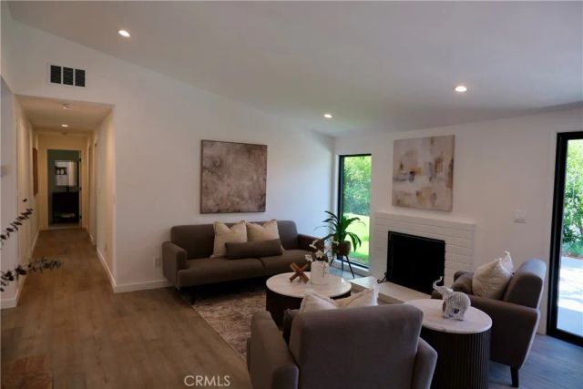 5703 Mcdonie, Woodland Hills, CA 91367