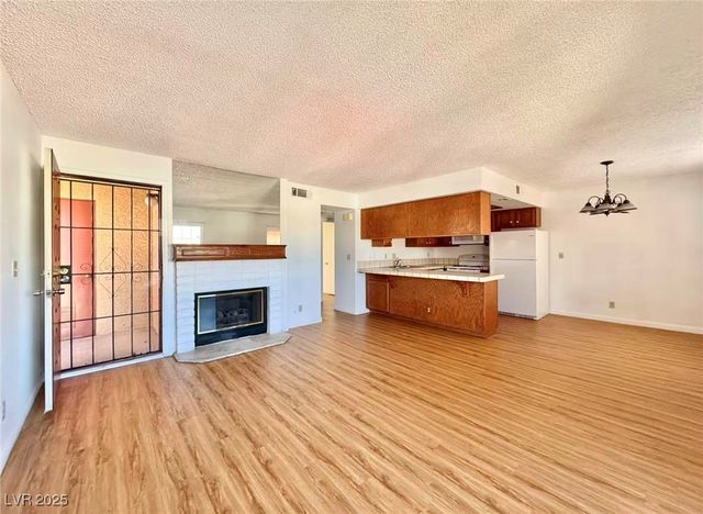 4310 Sanderling Circle 104, Las Vegas, NV 89103