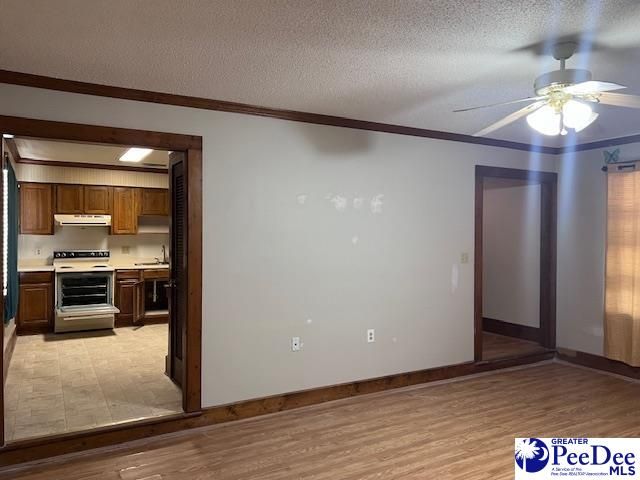 40 W Rigby St, Manning, SC 29102