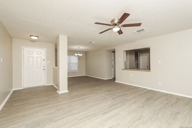 6702 Highland Grass, Converse, TX 78109