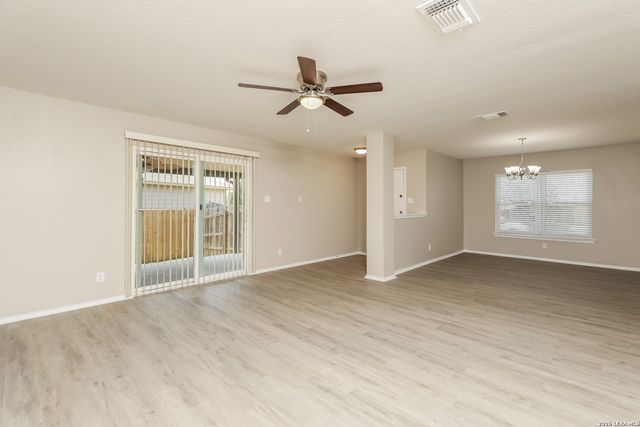 6702 Highland Grass, Converse, TX 78109