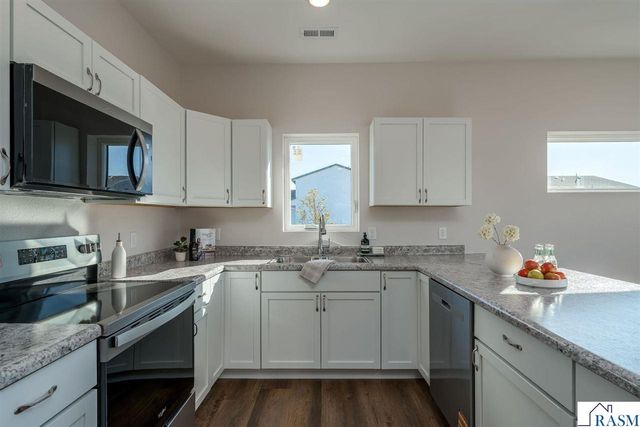 3117 & 3119 Noble Drive, Mankato, MN 56003