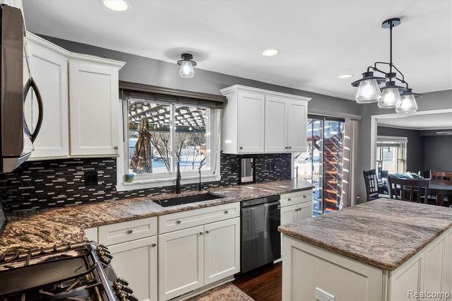 5177 Elizabeth Lane, Almont, MI 48003