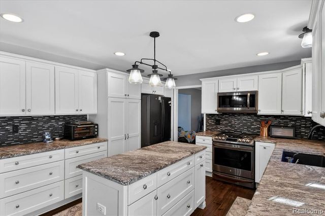 5177 Elizabeth Lane, Almont, MI 48003