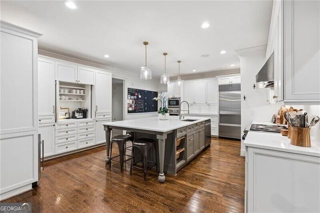 544 Hollydale Court NW, Atlanta, GA 30342