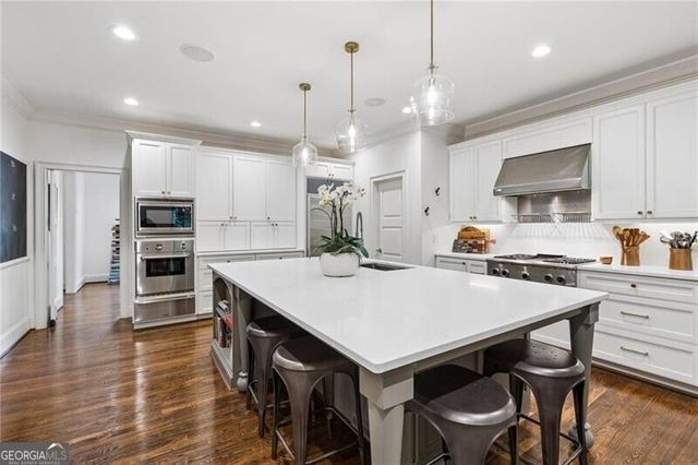 544 Hollydale Court NW, Atlanta, GA 30342