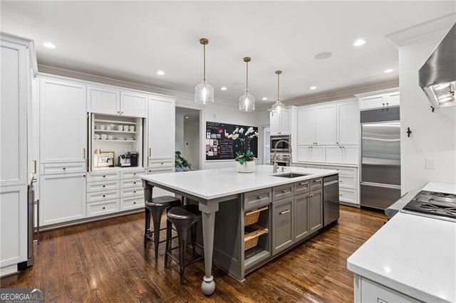 544 Hollydale Court NW, Atlanta, GA 30342