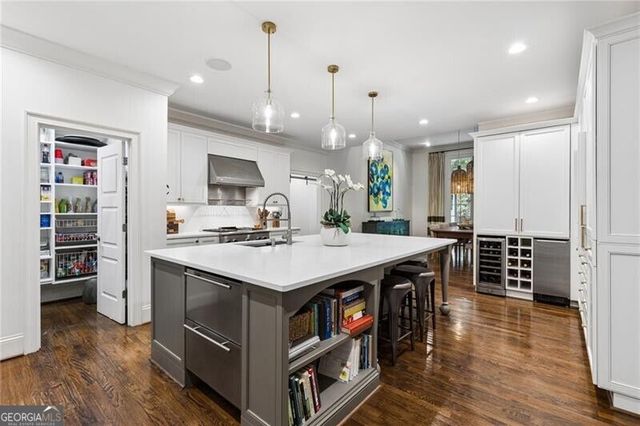 544 Hollydale Court NW, Atlanta, GA 30342