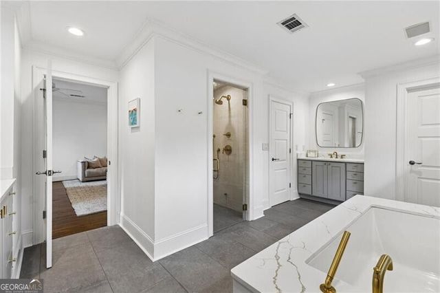 544 Hollydale Court NW, Atlanta, GA 30342
