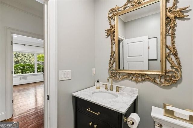544 Hollydale Court NW, Atlanta, GA 30342