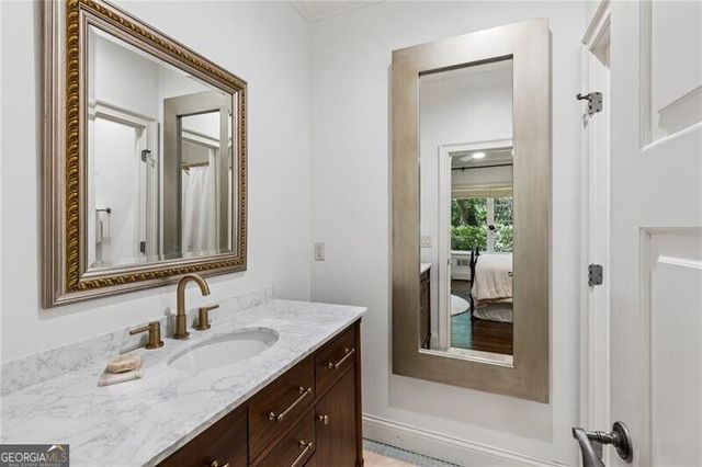 544 Hollydale Court NW, Atlanta, GA 30342