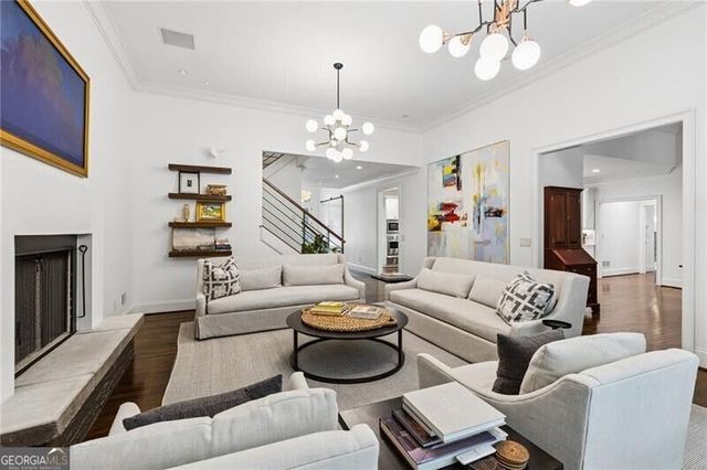 544 Hollydale Court NW, Atlanta, GA 30342