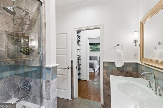 544 Hollydale Court NW, Atlanta, GA 30342
