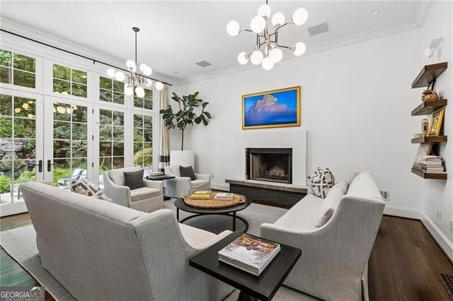 544 Hollydale Court NW, Atlanta, GA 30342