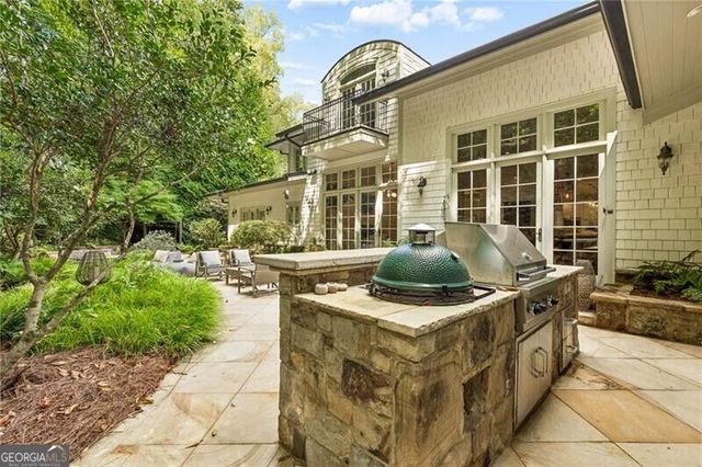 544 Hollydale Court NW, Atlanta, GA 30342