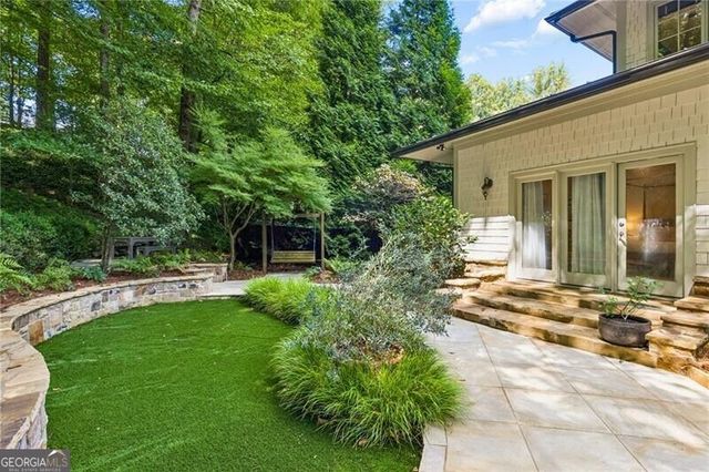 544 Hollydale Court NW, Atlanta, GA 30342